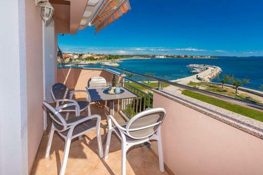 Apartmani Lorena Привлака Екстер'єр фото